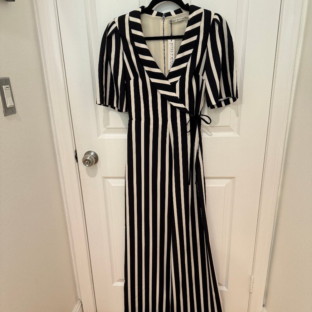 ALICE + OLIVIA LUANA BLACK & WHITE STRIPED JUMPSUIT NEW WITH TAGS (TINY FLAW)